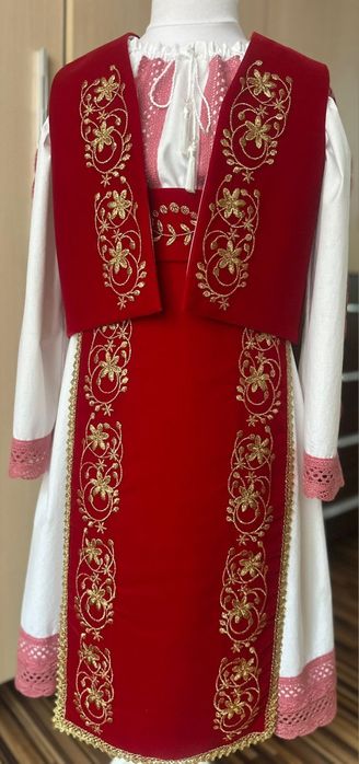 Costum popular fetite