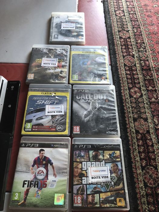 vând ps 3 cu 7 jocuri și o manet mai multe detali ân privat