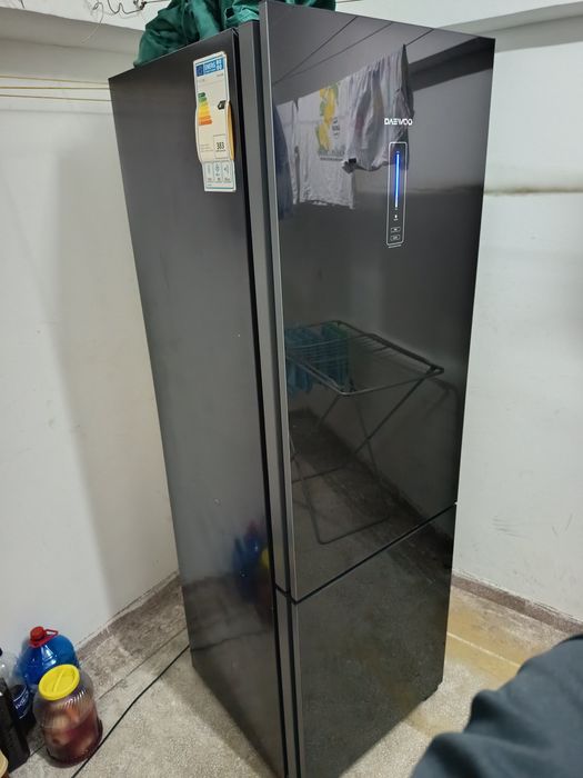 Vând frigider Daewoo