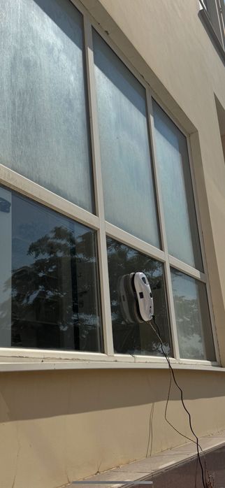 Робот окномойщик