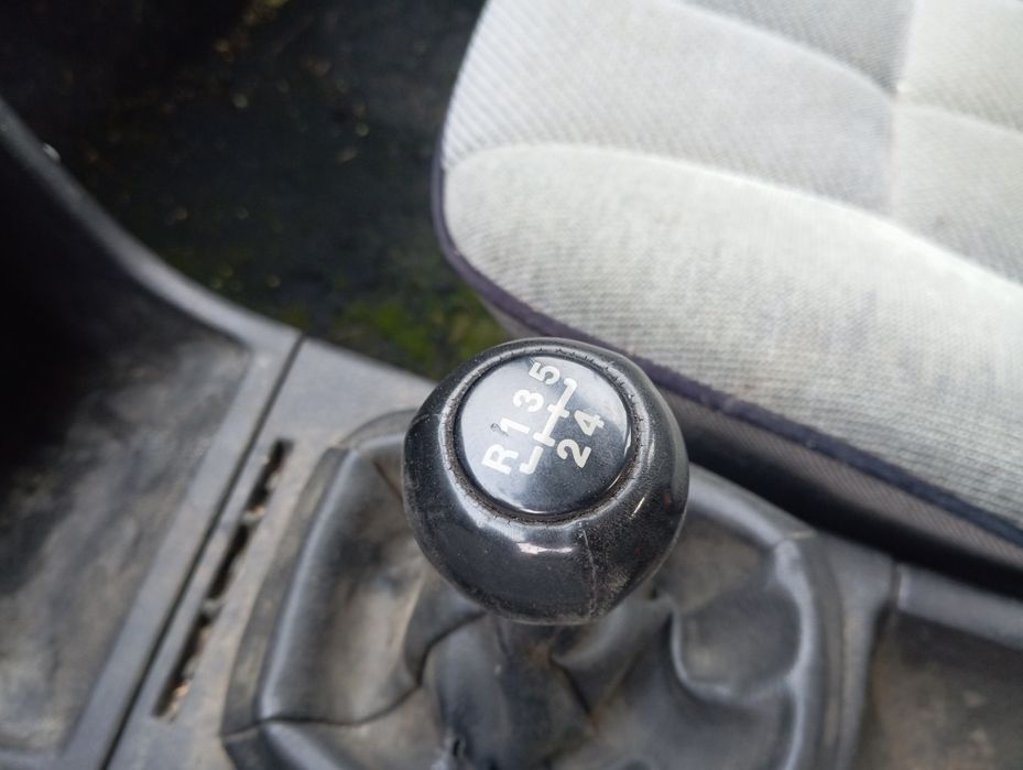 Продавам Пасат Б3 1.8 90 На Части