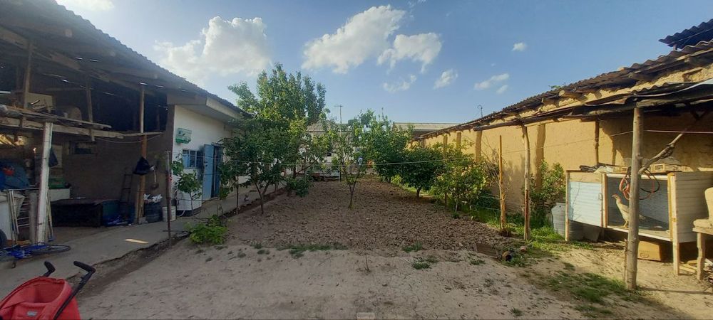 Uy sotiladi 7 sotik qoshimcha 2 sotik yeriyam bor