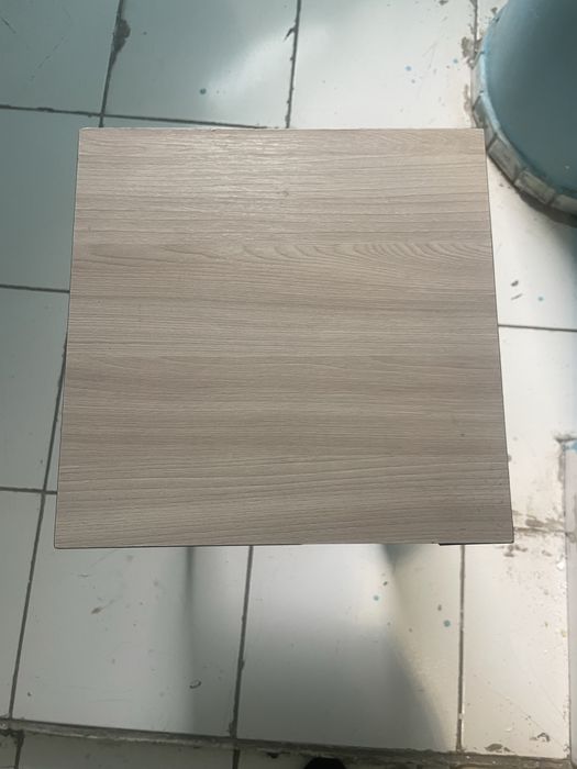 Стул деревянный.