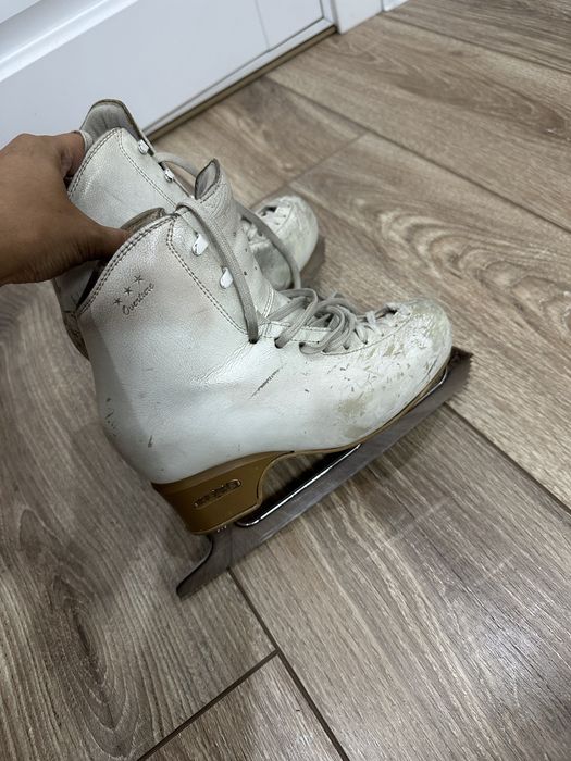 Продам коньки edea