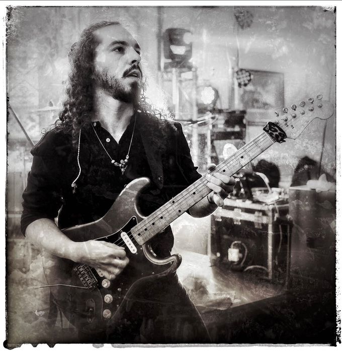 Lectii/cursuri/meditatii chitara electrica online/fizic