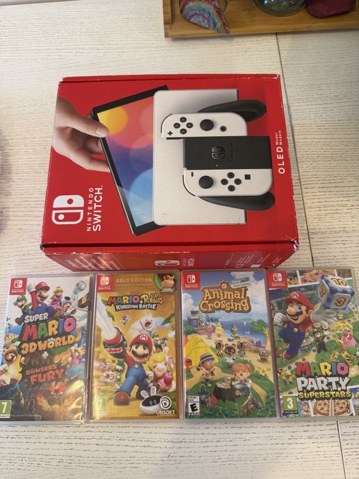 Nintendo Switch OLED + 4 jocuri + card 256GB – impecabilă