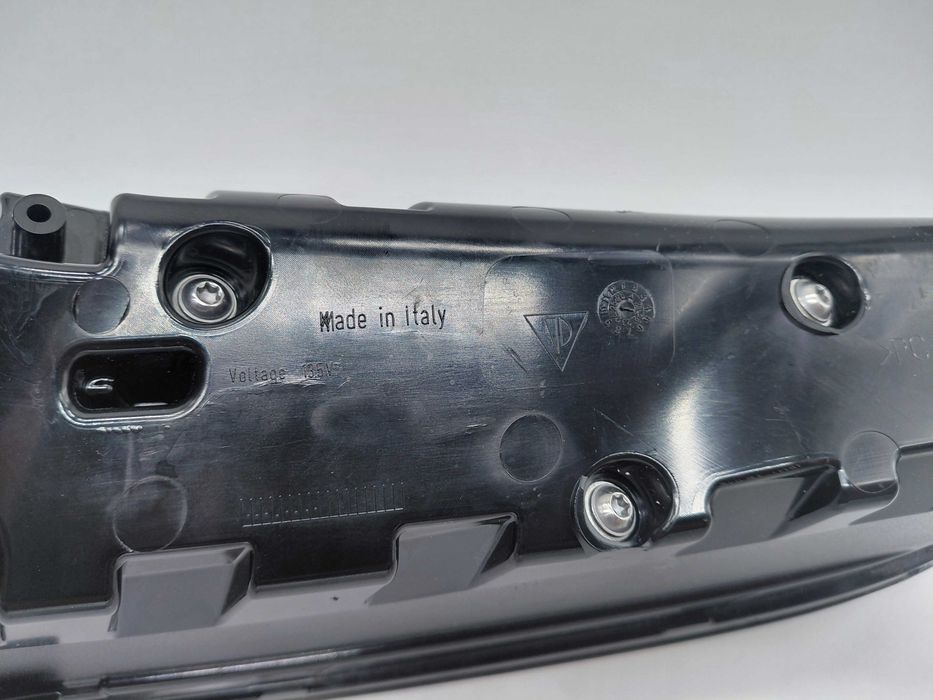 9Y0945091R Нов Ляв Стоп Porsche Cayenne 9Y 2024-