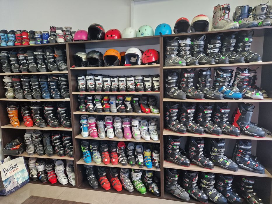 Ски и борд оборудване