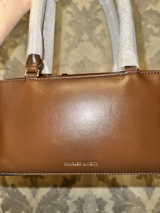 Сумка багет charles and keith