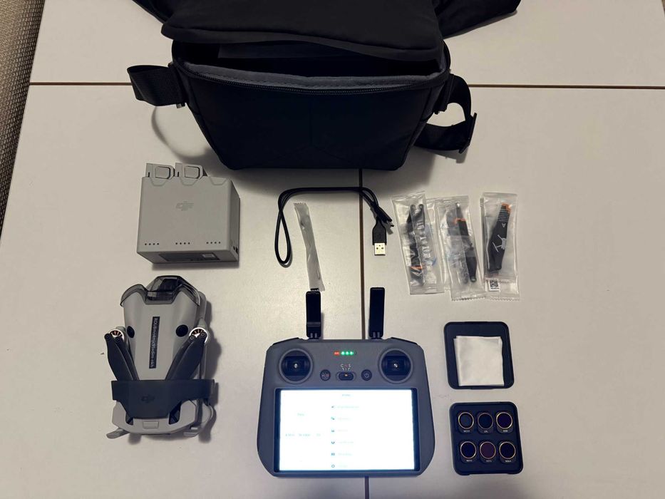DJI Mini 4 Pro Fly More Combo Plus cu DJI RC 2