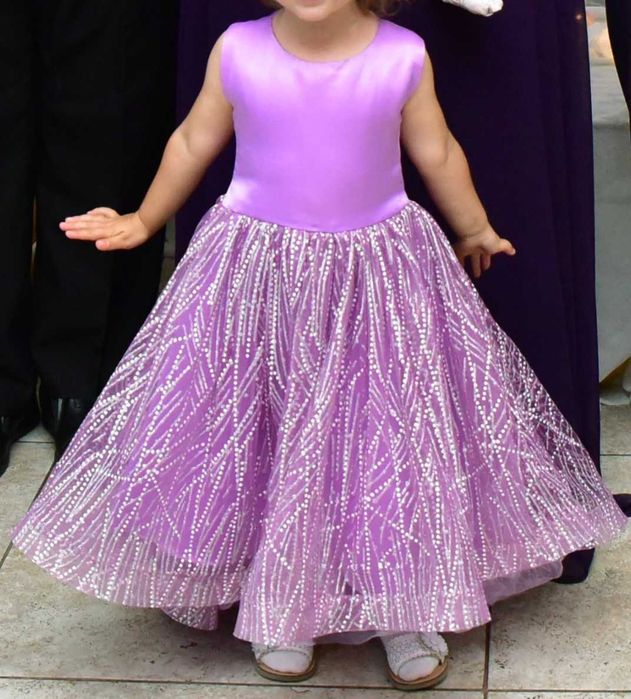 Rochita eleganta  3 ani