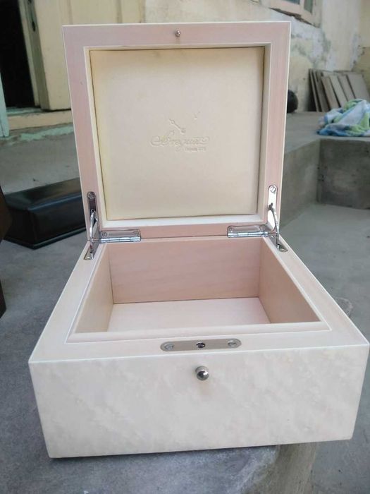 Продается Футляр Для Часов..Breguet. ITALY. Orginal.100% Новый.