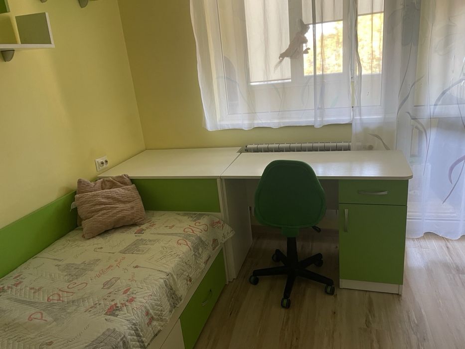 Продавам обзавеждане за детска стая