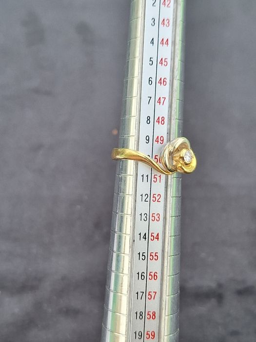 Inel veci aur de 18k si diamant natural