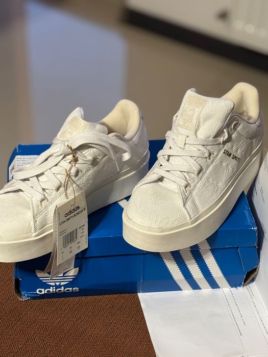 Adidasi ADIDAS nr.38 2/3,noi,factura. Ideali pentru viitoare mirese.