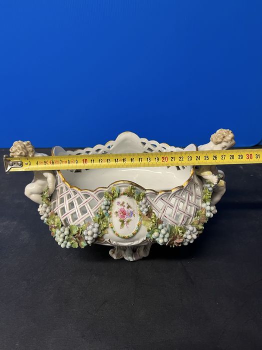 Колекционерска,порцеланова жардиниера Volkstedt,Germany