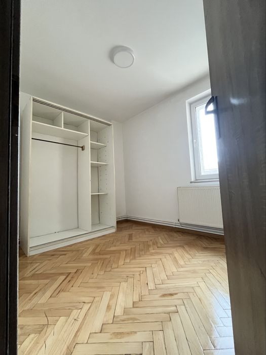 Vand Apartament cu 4 Camere pe Bld Regele Ferdinand 81