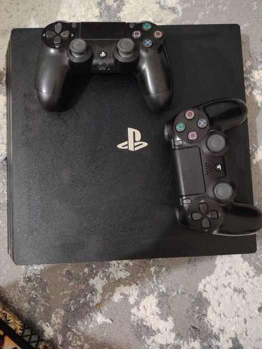 Sony PlayStation 4 PRO 1TB (CUH-7218B), чёрная