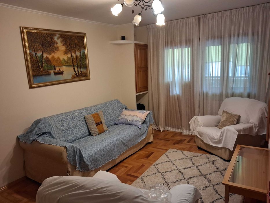 Inchiriez apartament 2 camere complet mobilat zona Energiei Bacau str.Veniamin Costache nr.2 et.4