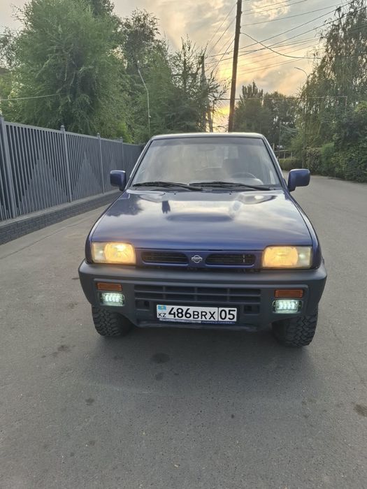 Машина Ниссан Террано