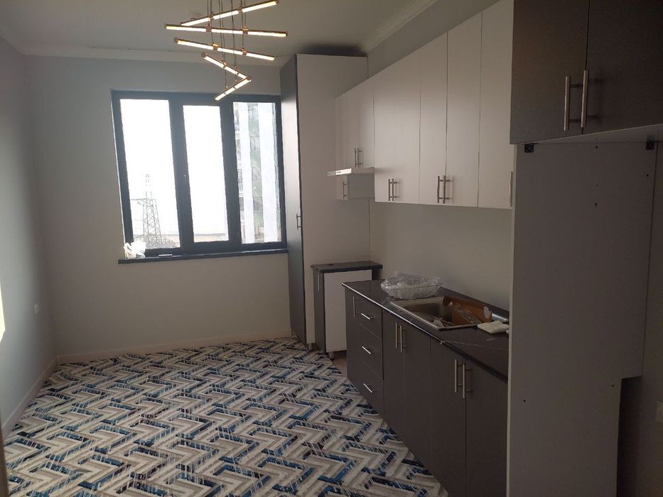 Srochna kvartira sotiladi Choshtepa 1 metro bekat