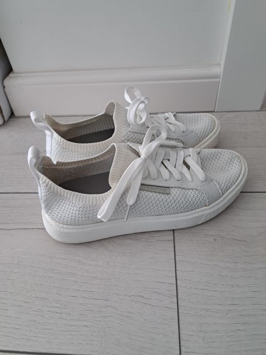 adidasi panza alb lotto  marimea 38 cu 24.5 cm