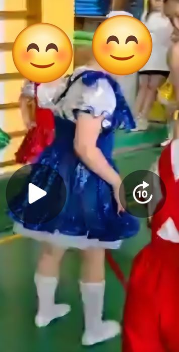 Костюм нарядный с пайетками для девочки