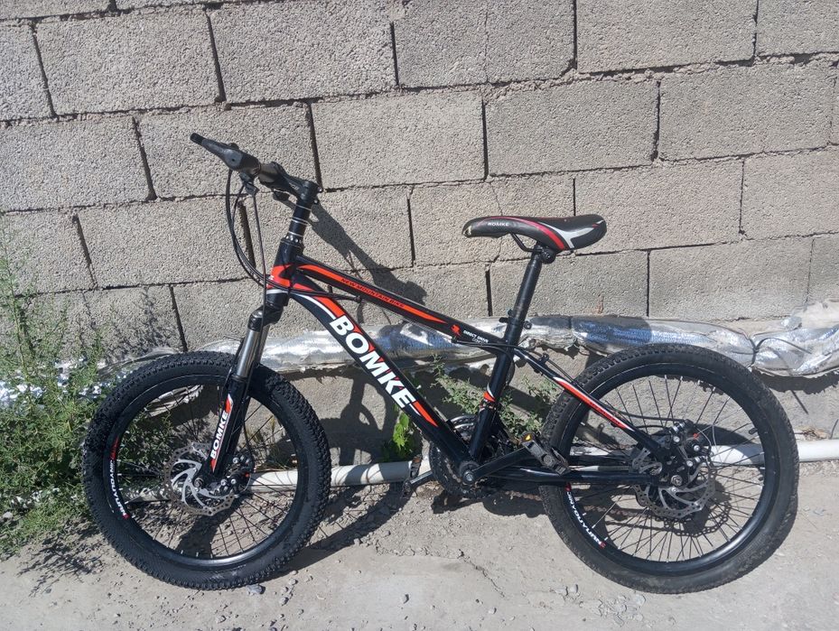 Велосипед спортивный размер:средний