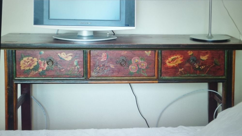 Mobila veche lemn masiv stil asiatic pictate manual. Comoda cufere