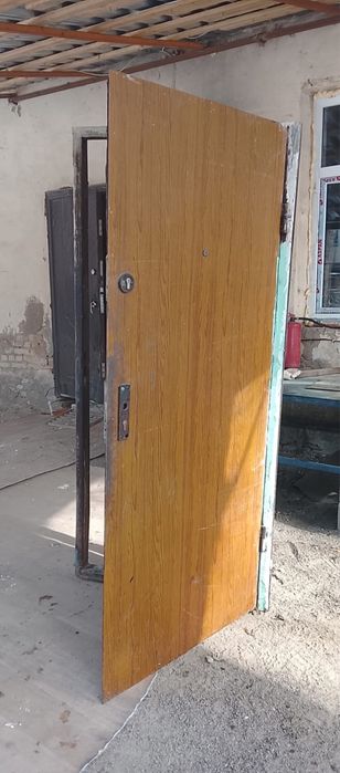 Дверь железная продам