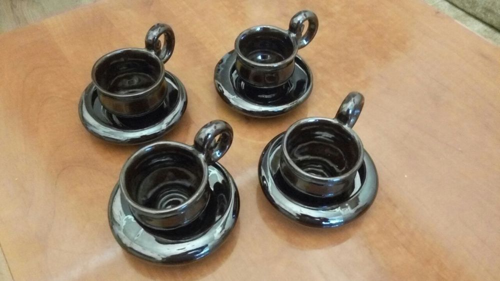 Кофейный набор чашек с блюдцами