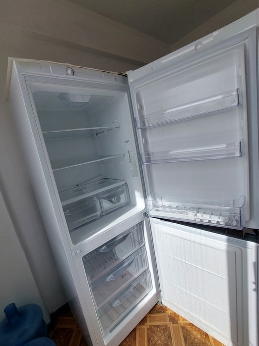 Продаётся Холодильник Indesit DS 4160 W белый,