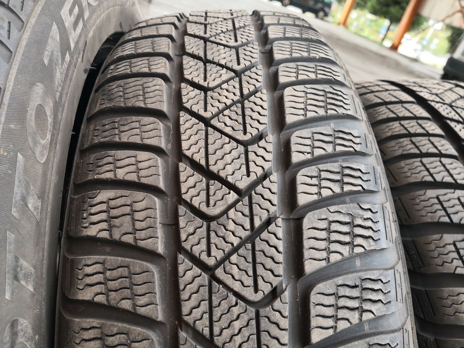 205 60 17 цола гуми Pirelli dot 22 4 броя