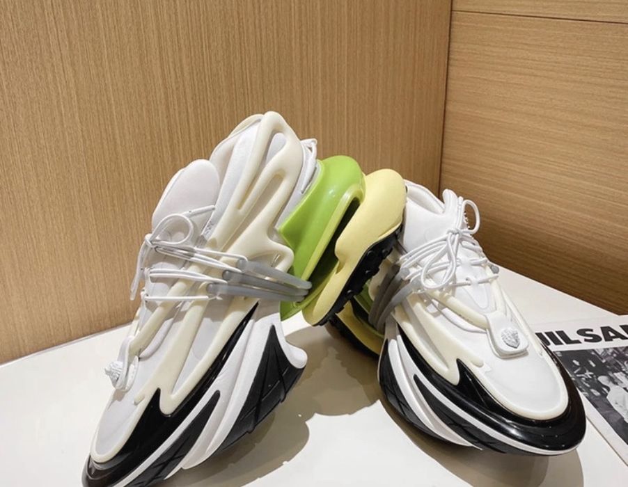 3 perechi de Balmain Unicorn 1 bucata 1200 lei