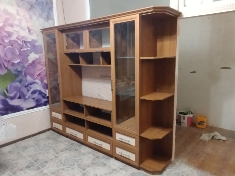 Продается стенка с местом под телевизор