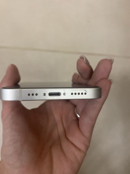 Продавам iphone 14  64GB