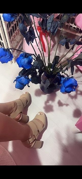 Продам Босоножки