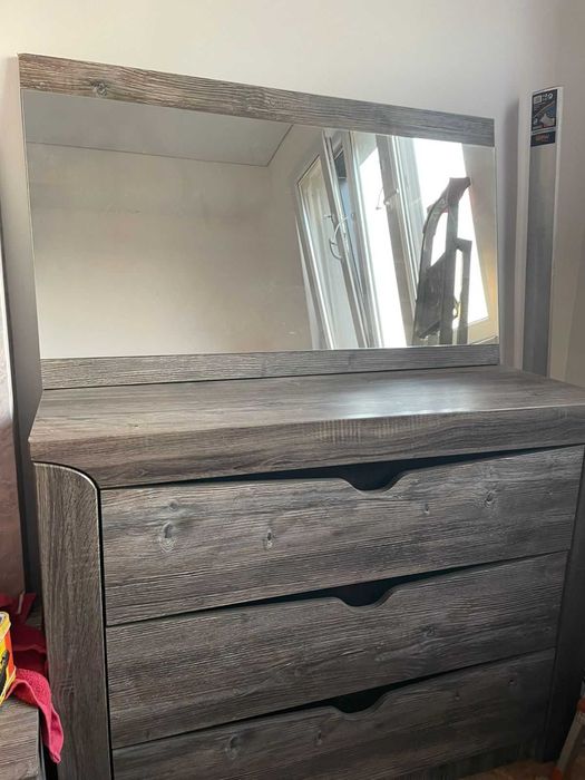 Спальный гарнитур в комплекте!