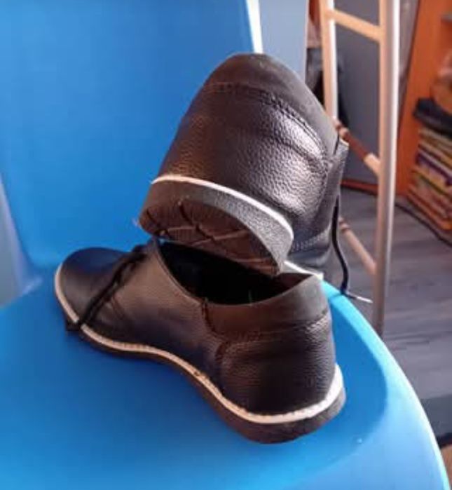 Унисекс готини обувки.