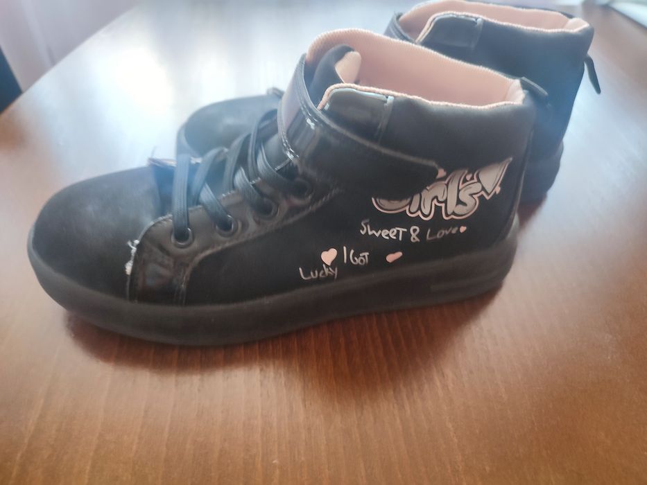 Сникърси за момиче 35н.