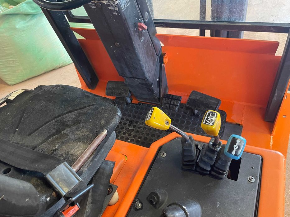 MOTOKAP CLARK - DPM 30 H - Продавам замяням с друг с по големи гуми.