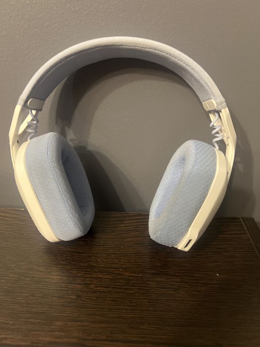 Logitech G435 (надо поменять аккумулятор)