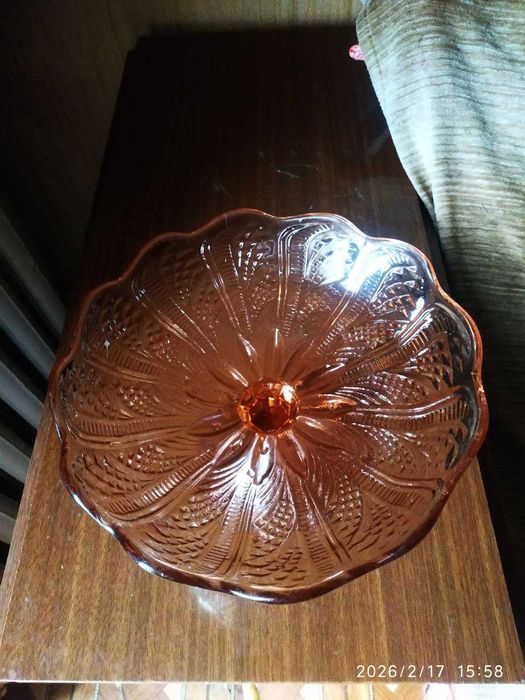 Ваза  из розового стекла для фруктов