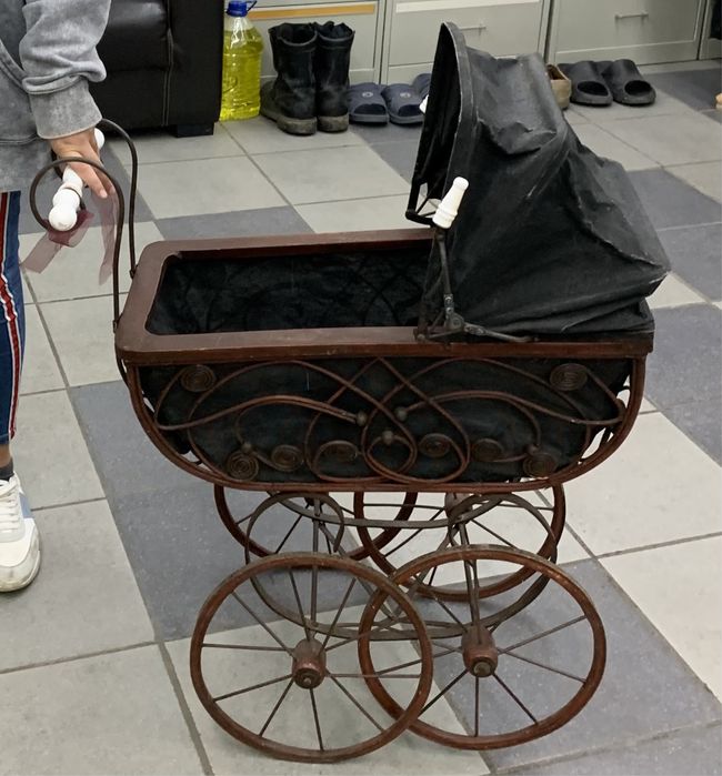 Cărucior copil (antic)