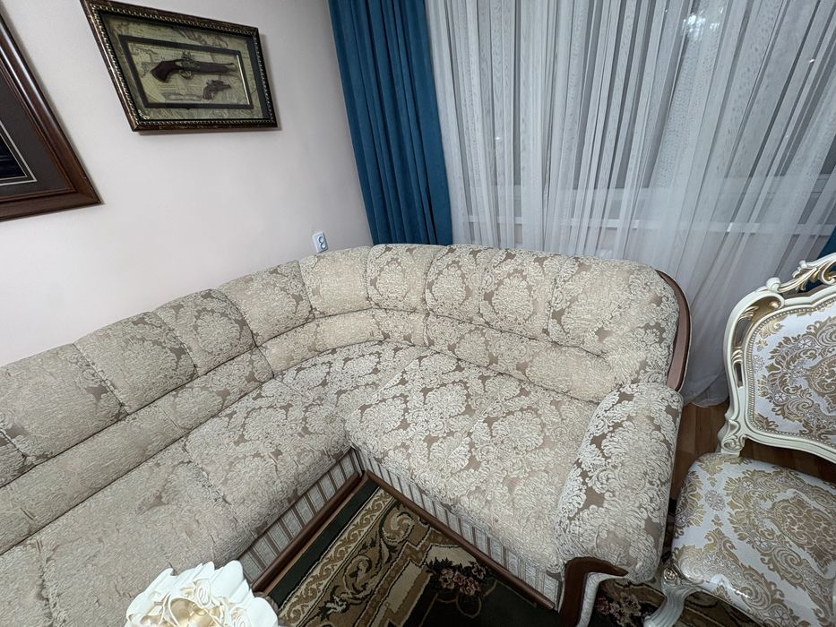 Угловой  диван и кресло