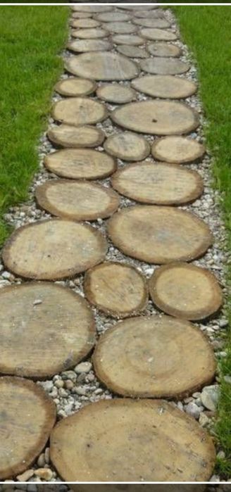 Alee pavata cu rondele de lemn, cărare, dale, felii,pavaje lemn rustic