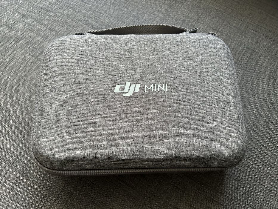 Drona DJI Mini SE pachet Fly More Combo