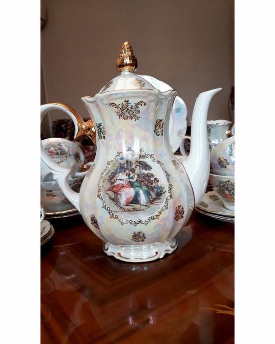 Продам легендарный  сервиз "Мадонна"