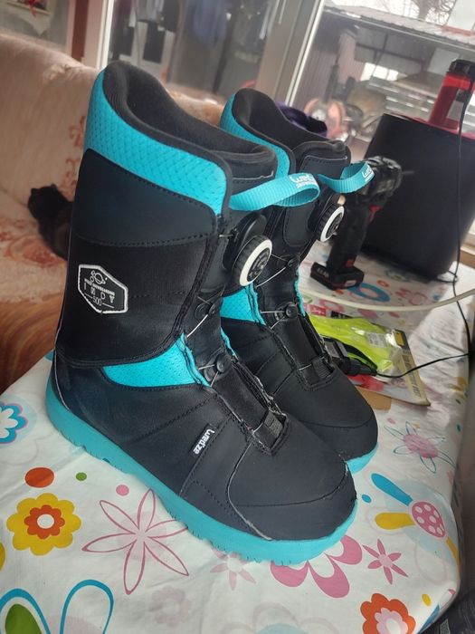 Buti snowboard marimea 38