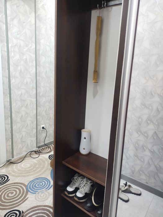 Продам шкаф для прихожей